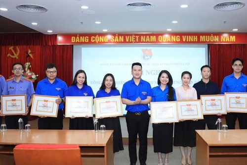 Khen thưởng 70 cá nhân, tập thể trong chiến dịch Thanh niên tình nguyện hè