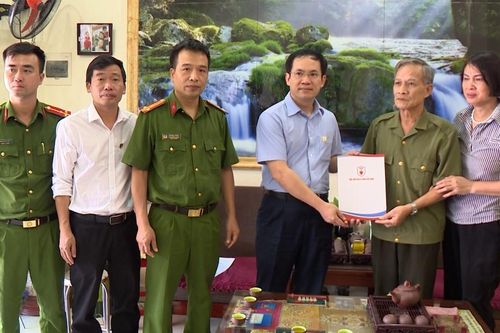 Tri ân và ghi công chiến sĩ Công an nhân dân hy sinh trong khi thực hiện nhiệm vụ phòng, chống bão số 3