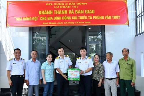 Lữ đoàn 167 Hải quân bàn giao nhà đồng đội