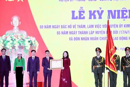 Phó Chủ tịch nước Võ Thị Ánh Xuân dự Lễ kỷ niệm 60 năm Ngày Bác Hồ về thăm, làm việc tại huyện Kim Bôi
