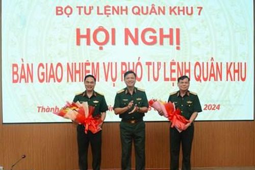 Quân khu 7 bàn giao nhiệm vụ Phó tư lệnh Quân khu