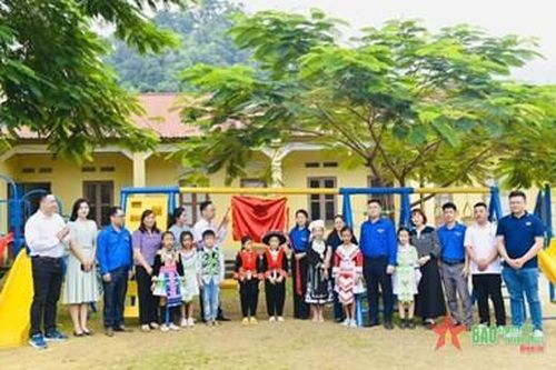 'Lan tỏa yêu thương - Cùng em đến trường' tại Cao Bằng