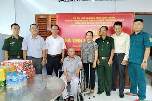 Bình Thuận bàn giao nhà 'Tình nghĩa quân – dân' tặng cựu chiến binh khó khăn