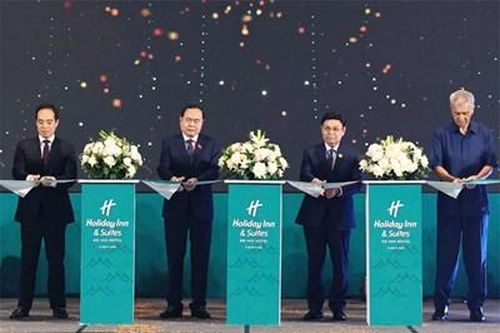 Chủ tịch Quốc hội hai nước Việt Nam-Lào dự Lễ khánh thành khách sạn thương hiệu quốc tế tại Lào