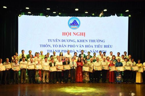 Xây dựng thôn, tổ dân phố văn hóa, phát triển bền vững, toàn diện