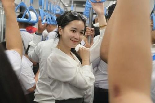 Sinh viên được đề xuất giảm giá vé khi đi tàu điện trên cao