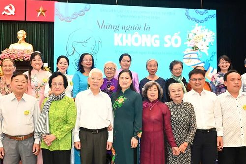 'Những người tù không số' rưng rưng ngày gặp mặt