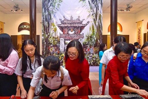 Triển lãm 'Di tích Quốc gia đặc biệt Văn Miếu – Quốc Tử Giám' tại Cần Thơ