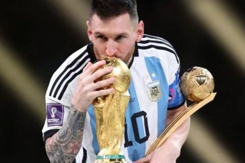 Messi vượt Cris Ronaldo và Pele, giành danh hiệu 'Xuất sắc nhất lịch sử'