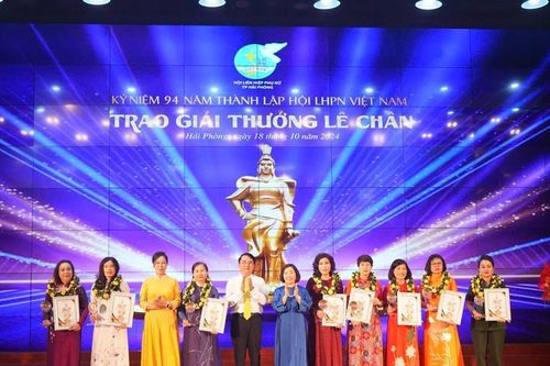 Vinh danh, trao giải thưởng Lê Chân cho 8 phụ nữ tiêu biểu