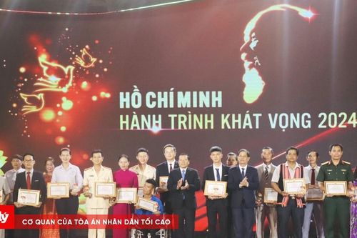 Tôn vinh những tấm gương tiêu biểu làm theo lời Bác