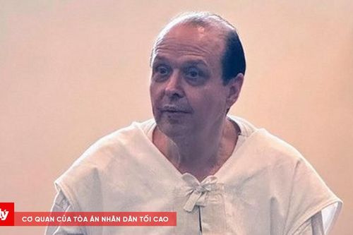 Người cha bị cáo buộc 'lắc con đến chết' được hoãn xử tử ở phút chót