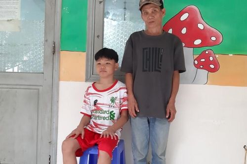 Mẹ bị tai nạn gãy xương sườn, con cạn tiền chạy thận nhân tạo