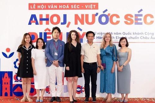 Elmich ghi dấu ấn tại lễ hội 'Ahoj, nước Séc diệu kỳ'