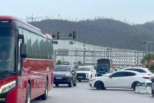 Hỏng đèn tín hiệu nhiều năm, giao thông hỗn loạn ở cửa ngõ thành phố Hạ Long