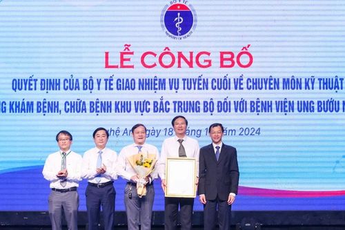 Công bố quyết định giao nhiệm vụ tuyến cuối khu vực Bắc Trung Bộ cho Bệnh viện Ung bướu Nghệ An