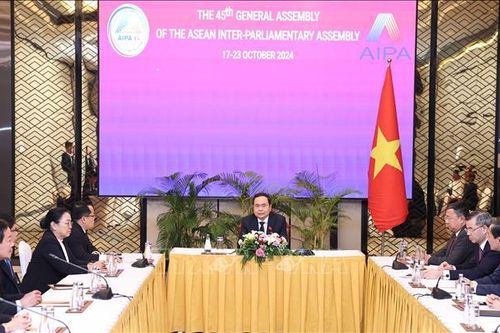 Chủ tịch Quốc hội Trần Thanh Mẫn tiếp Chủ tịch cơ quan Kiểm toán Nhà nước Lào