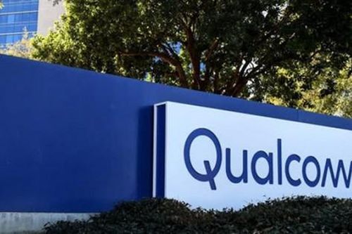 Qualcomm tạm hoãn quyết định thâu tóm Intel