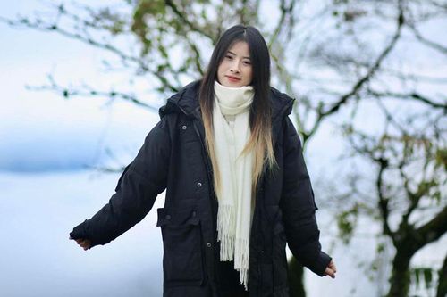 Nhan sắc điểm 10 của hot girl Hưng Yên