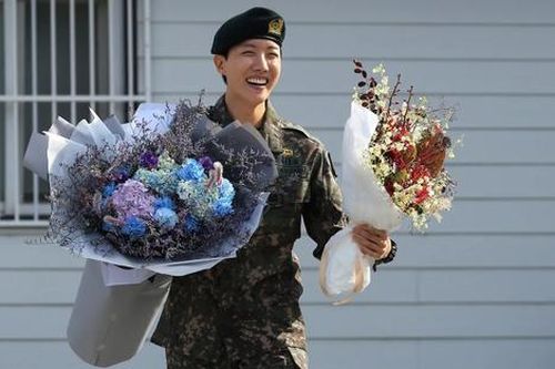 Điều đầu tiên J-Hope (BTS) làm sau khi xuất ngũ, dân tình tấm tắc ngợi khen
