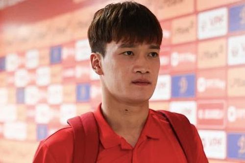 Tiền vệ Hoàng Đức mua xe tặng bố mẹ