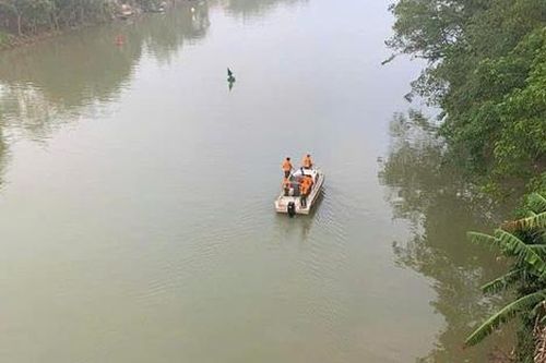 Nhân chứng kể giây phút 2 nữ sinh lớp 8 để lại thư tuyệt mệnh rồi nhảy cầu tự tử