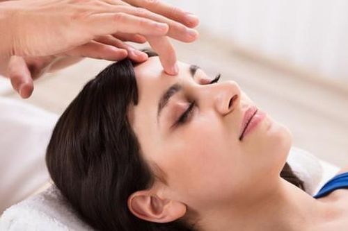 Cách bấm huyệt giảm đau đầu nhanh chóng và hiệu quả