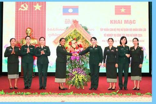 Tập huấn nghiệp vụ cho cán bộ chuyên trách công tác Phụ nữ của Quân đội Nhân dân Lào