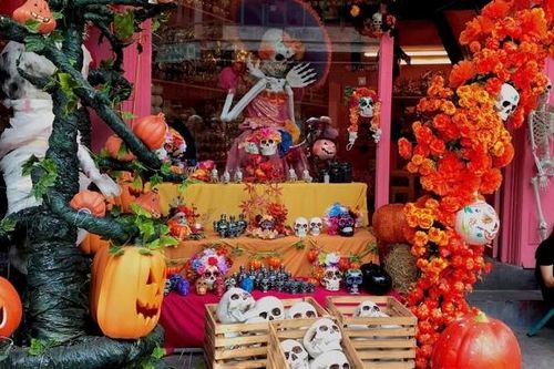 Không khí 'ma mị', 'kỳ bí' trên phố Hàng Mã trước thềm Halloween