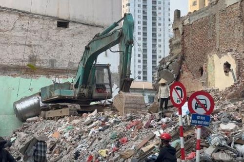 Hà Nội: Cận cảnh quá trình tháo dỡ nhà cửa tại dự án mở rộng đường Nguyễn Tuân