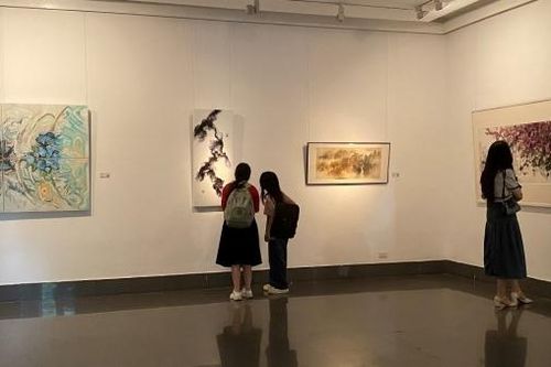 Triển lãm Nghệ tụ Việt Nam – Hồng Kông (Trung Quốc): Diễn đàn nghệ thuật đa sắc màu Á Đông