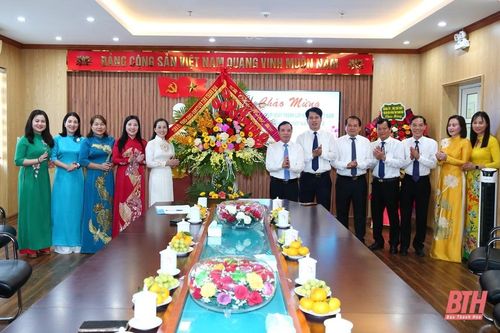 Phó Bí thư Thường trực Tỉnh ủy Lại Thế Nguyên chúc mừng Hội LHPN tỉnh