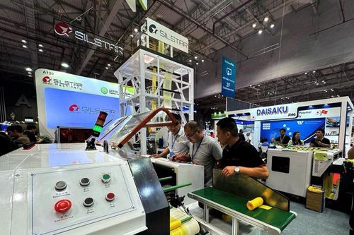 Mỗi năm Việt Nam có khoảng 1,8 triệu tấn rác thải nhựa thải ra môi trường nhưng chỉ 27% được tái chế