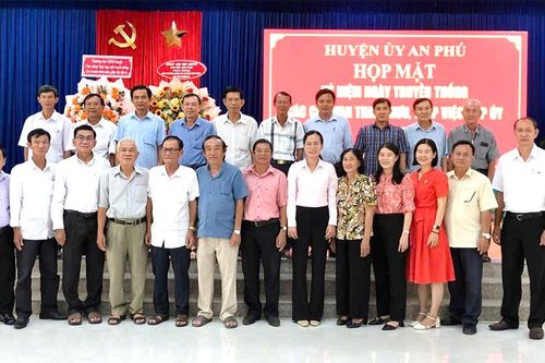 An Phú họp mặt ngày truyền thống các cơ quan chuyên trách tham mưu, giúp việc cấp ủy