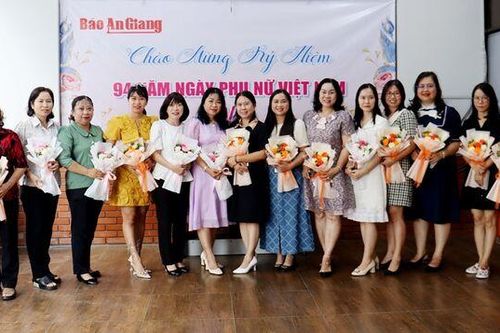 Báo An Giang họp mặt kỷ niệm Ngày Phụ nữ Việt Nam