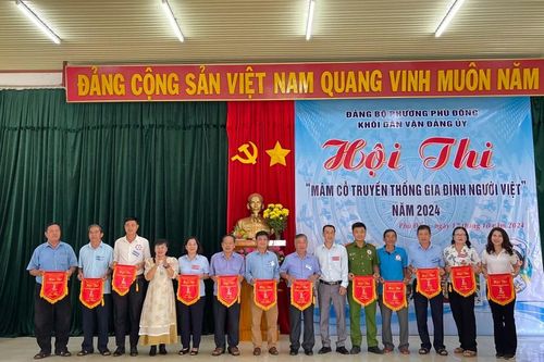 Gần 100 hội viên phụ nữ thi 'Mâm cỗ truyền thống gia đình người Việt' phường Phù Đổng
