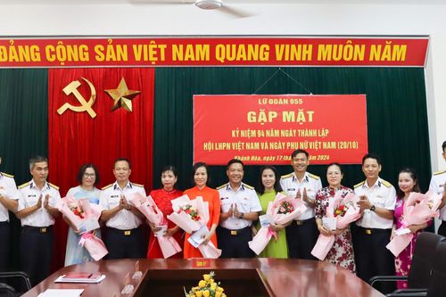 Lữ đoàn 955 gặp mặt nhân Ngày Phụ nữ Việt Nam 20-10