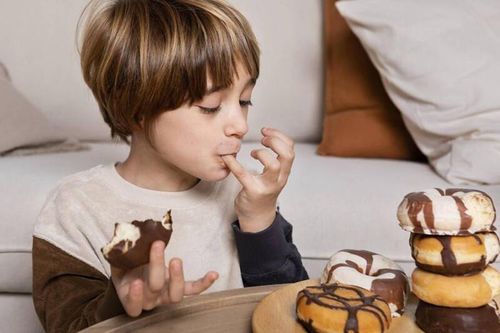 Làm thế nào hạn chế trẻ ăn đồ ngọt?