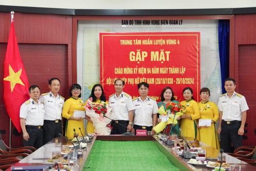 Trung tâm Huấn luyện Vùng 4 Hải quân: Gặp mặt nhân dịp 94 năm Ngày thành lập Hội Liên hiệp Phụ nữ Việt Nam