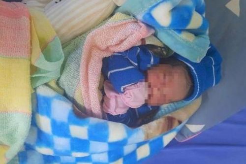 Di Linh: Phát hiện bé trai sơ sinh bị bỏ rơi ở cạnh một ngôi chùa