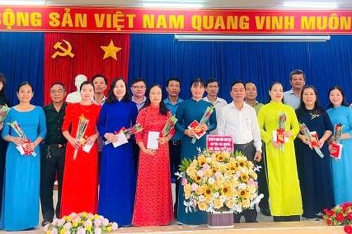 Đạ Huoai: Gặp mặt nữ cán bộ, công chức, viên chức nhân Ngày Phụ nữ Việt Nam