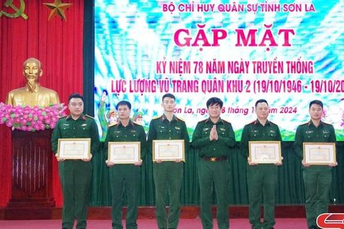 Gặp mặt kỷ niệm 78 năm Ngày truyền thống lực lượng vũ trang Quân khu 2