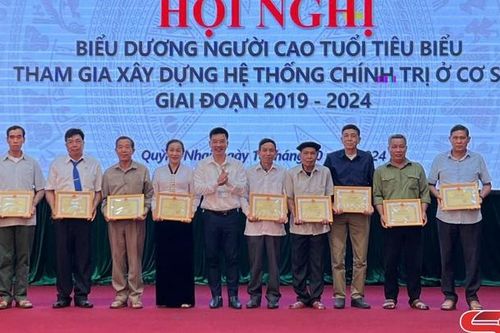 Biểu dương người cao tuổi tiêu biểu tham gia xây dựng hệ thống chính trị ở cơ sở