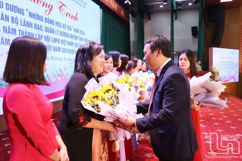 Gặp mặt, biểu dương 'Những bông hoa xứ Trà'