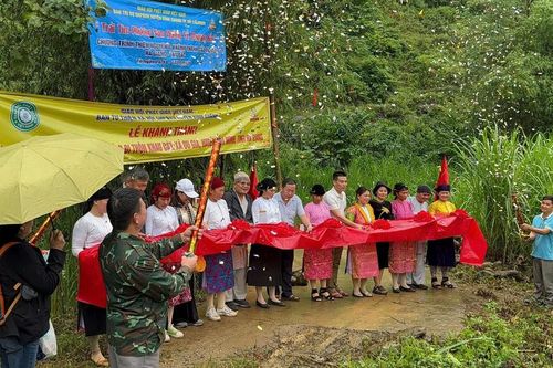 Phật giáo H.Bình Chánh khánh thành cầu và tặng quà đến đồng bào tỉnh Tuyên Quang, Hà Giang