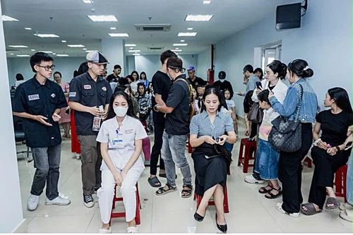 Nhiều nữ y, bác sĩ Bệnh viện Trung ương Huế hiến tặng tóc cho bệnh nhân ung thư