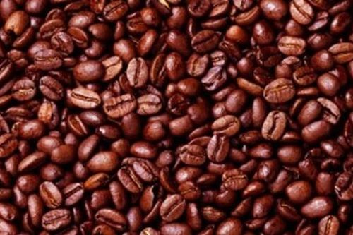 Thị trường cà phê Việt Nam: Giá trị tăng vọt, sản lượng lao dốc