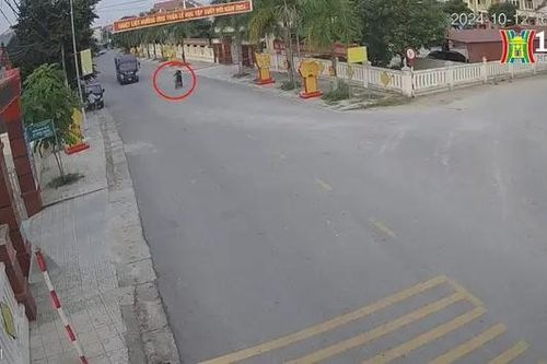 Xe đạp điện ép xe tải để tự gây tai nạn