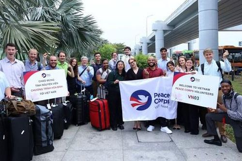 20 tình nguyện viên Peace Corps hỗ trợ dạy tiếng Anh giúp mở rộng cơ hội giáo dục và việc làm