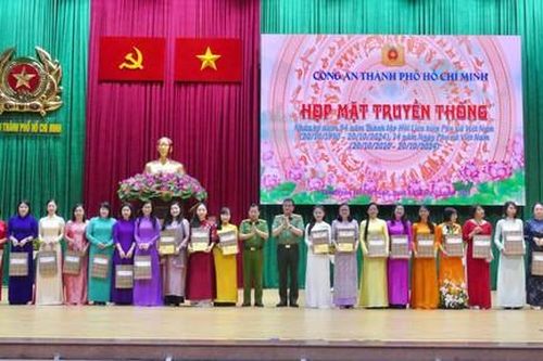 Những bông hoa góp phần làm dày thêm thành tích, chiến công của Công an TPHCM